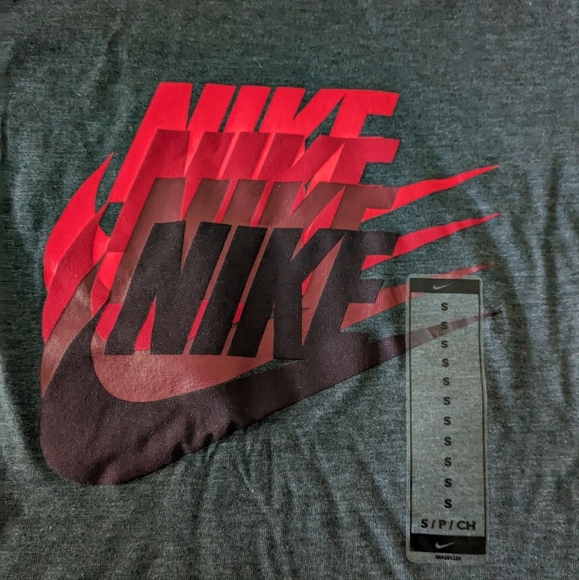 Nike Boys Small Quadruple NIKE Swoosh Shirt CU1008 081  Dark Gray NWT 012025 - Picture 2 of 8